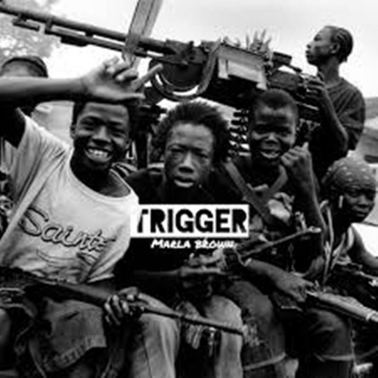 MARLA BROWN: IL DRAMMA DELLA GUERRA IN “TRIGGER”