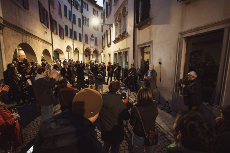 L’omaggio dei Playa Desnuda a Udine e al Madrid