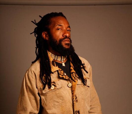 Junior Kelly torna in Europa con “Urban Poet” a luglio 2026 Junior Kelly torna in Europa con “Urban Poet” a luglio 2026